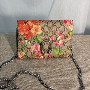 Gucci Dionysus GG Supreme Blooms Wallet on Chain